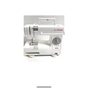 Singer Tiny Tailor Mending Machine TT600 with pedal and accessories in soft bag